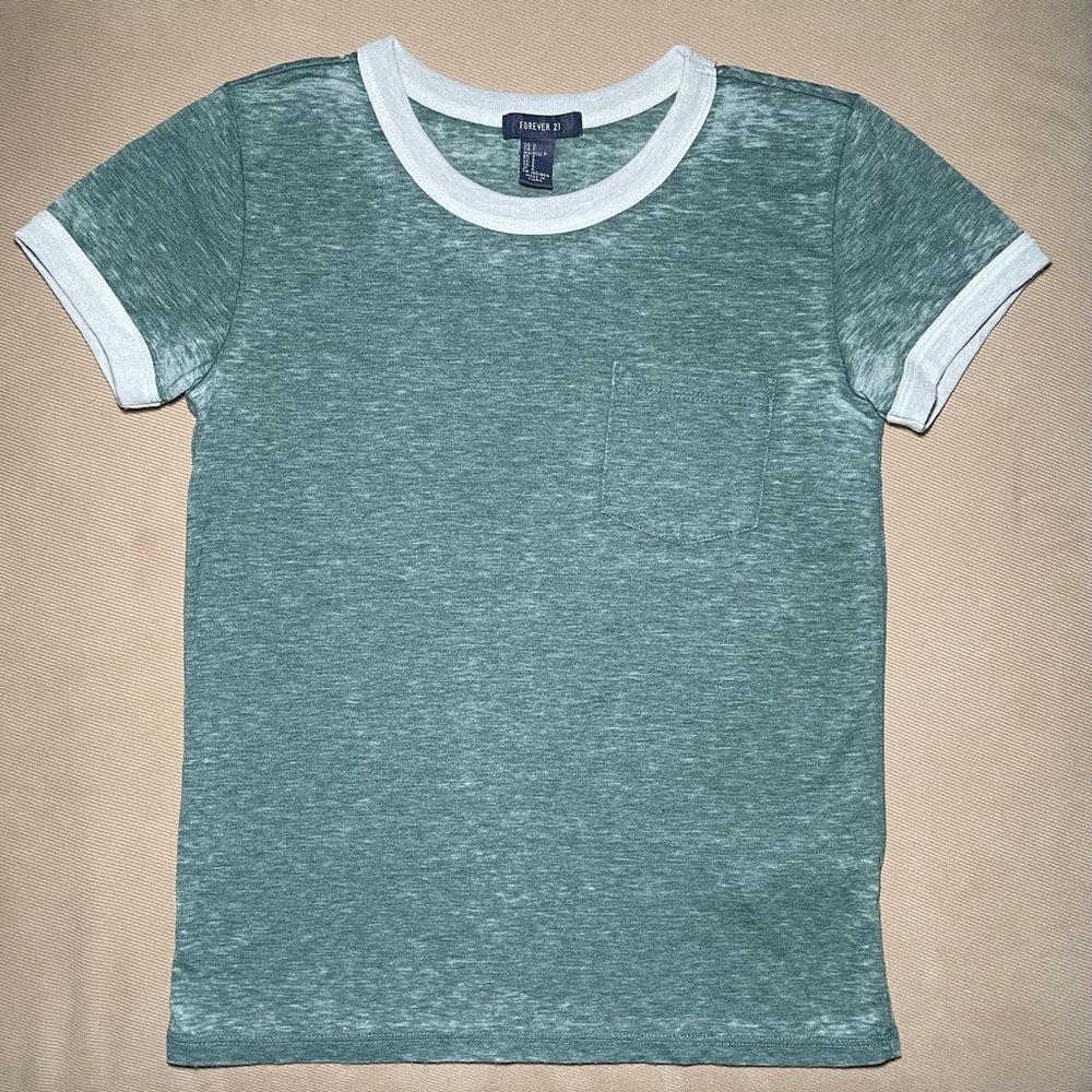 Forever 21 Green and White Pocket T-Shirt Size Small